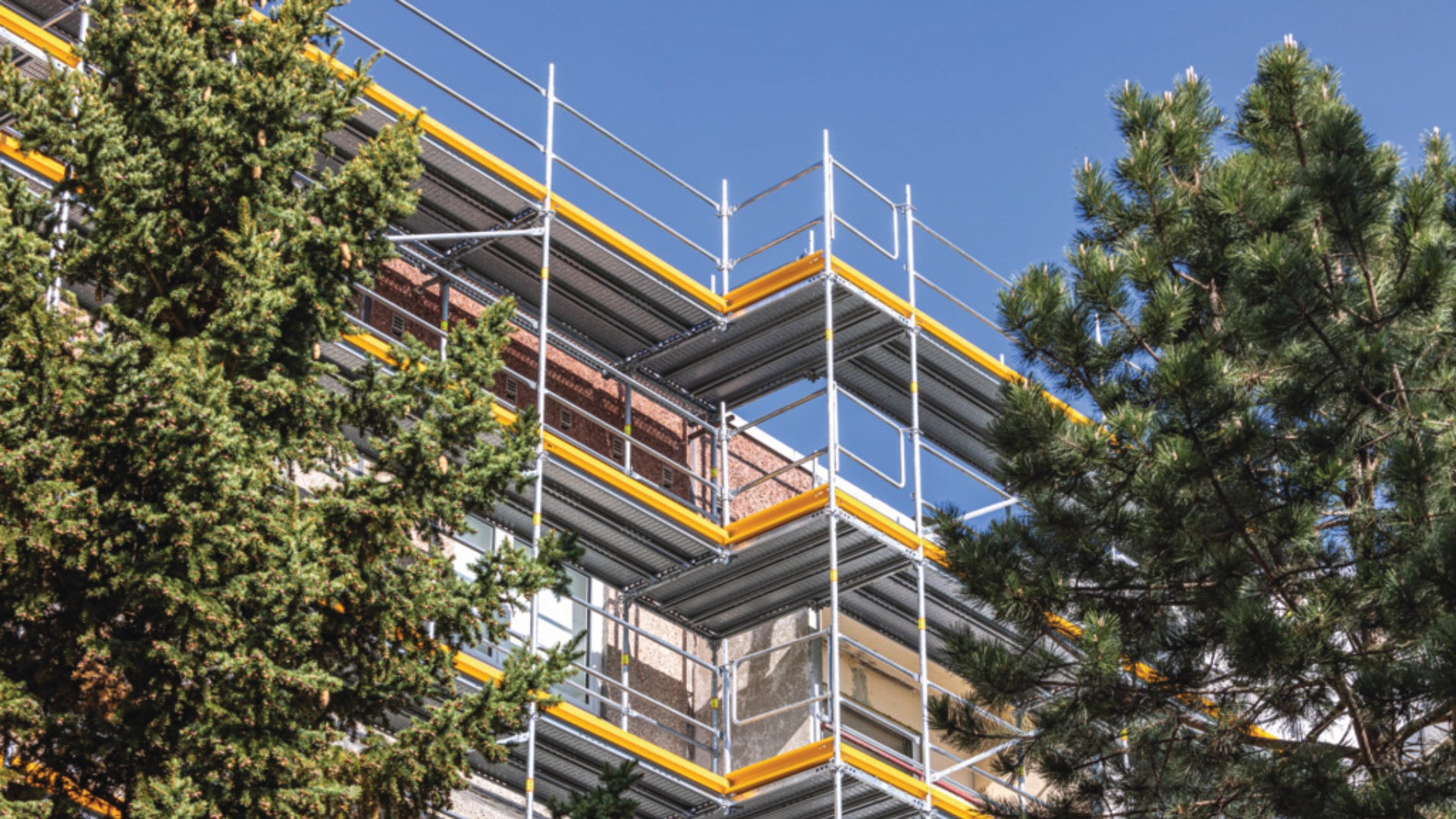 Bei der Umsetzung ihrer PERI QuickSolve Planung profitieren Fachbetriebe gleich doppelt, denn mit dem Easy Stiel geht die Montage eines Fassadengerüsts mühelos und schnell von der Hand. 