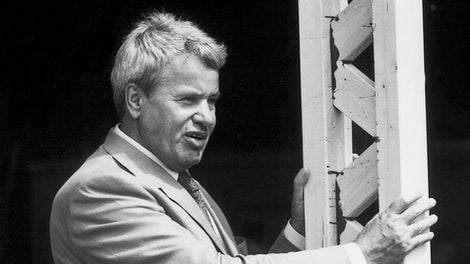 Join us on an impressive journey through the eventful and interesting history of PERI. Advanced formwork and scaffolding products as well as fascinating buildings characterize the business development of the company.