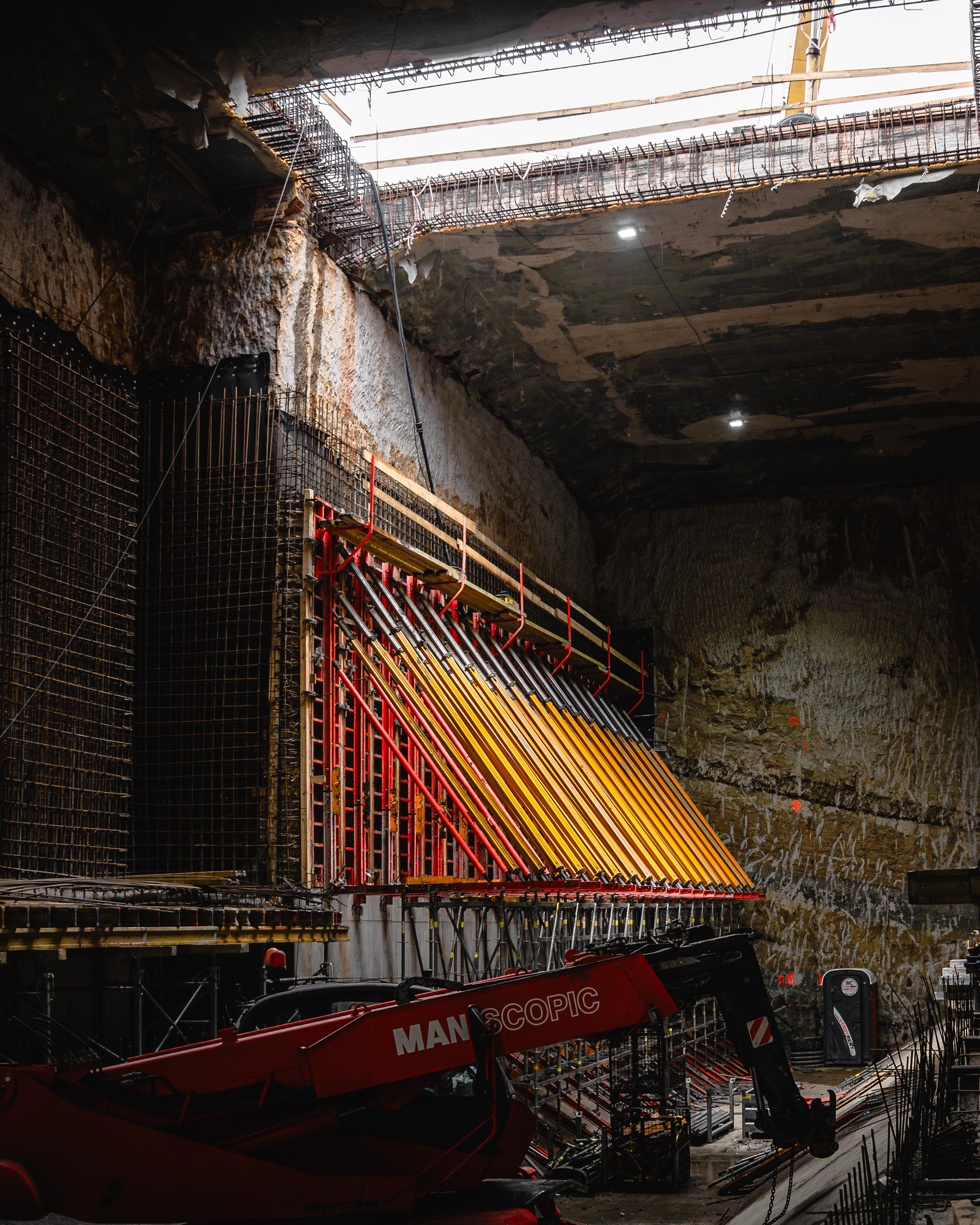 VARIOKIT рамки и TRIO панели, конфигурирани за бетониране при ограничено пространство.