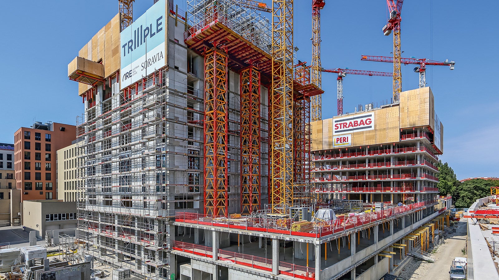 Thanks to a competent support service and well-thought-out system utilisation, PERI is successfully constructing the complex building geometry, which is subject to stringent requirements.