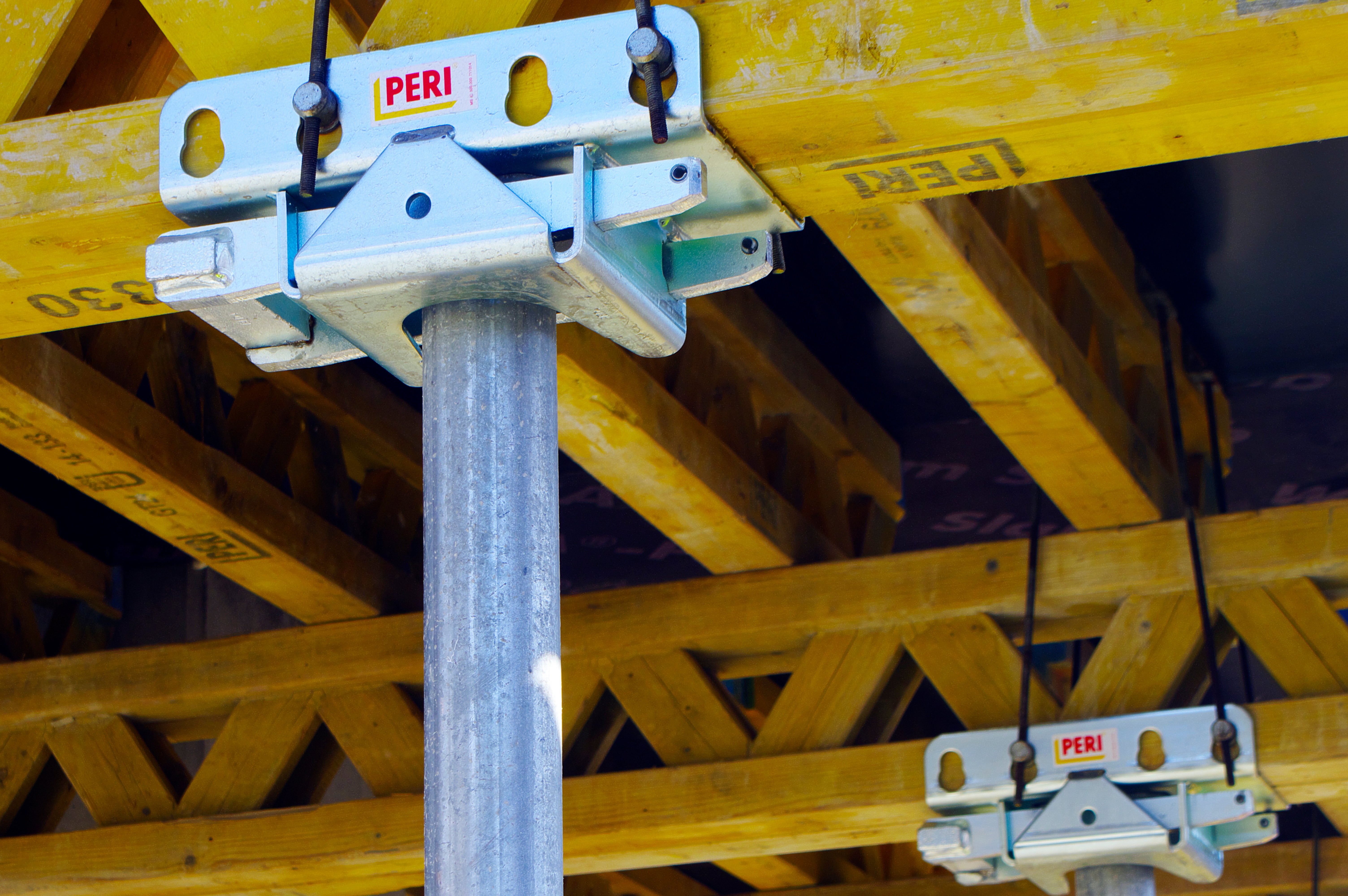 Mitmeotstarbeline, pika tööeaga GT 24 sõrestiktala kasutamine võimaldab paigaldada peatalad, abitalad ja tugipostid suure vahekaugusega.