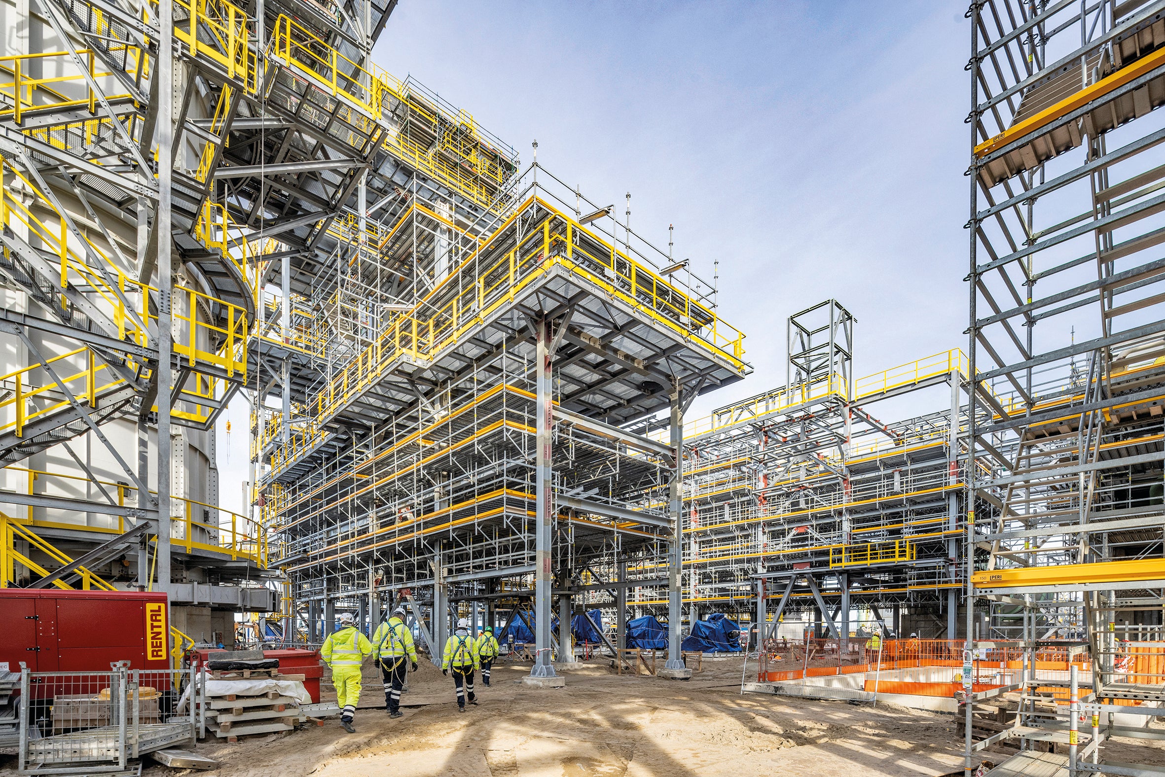 Rotterdami biokütuse rafineerimistehase laiendust toetati üle 30 000 m² PERI UP modulaarsete tellingutega. <br/><br/>(Foto: PERI SE) 