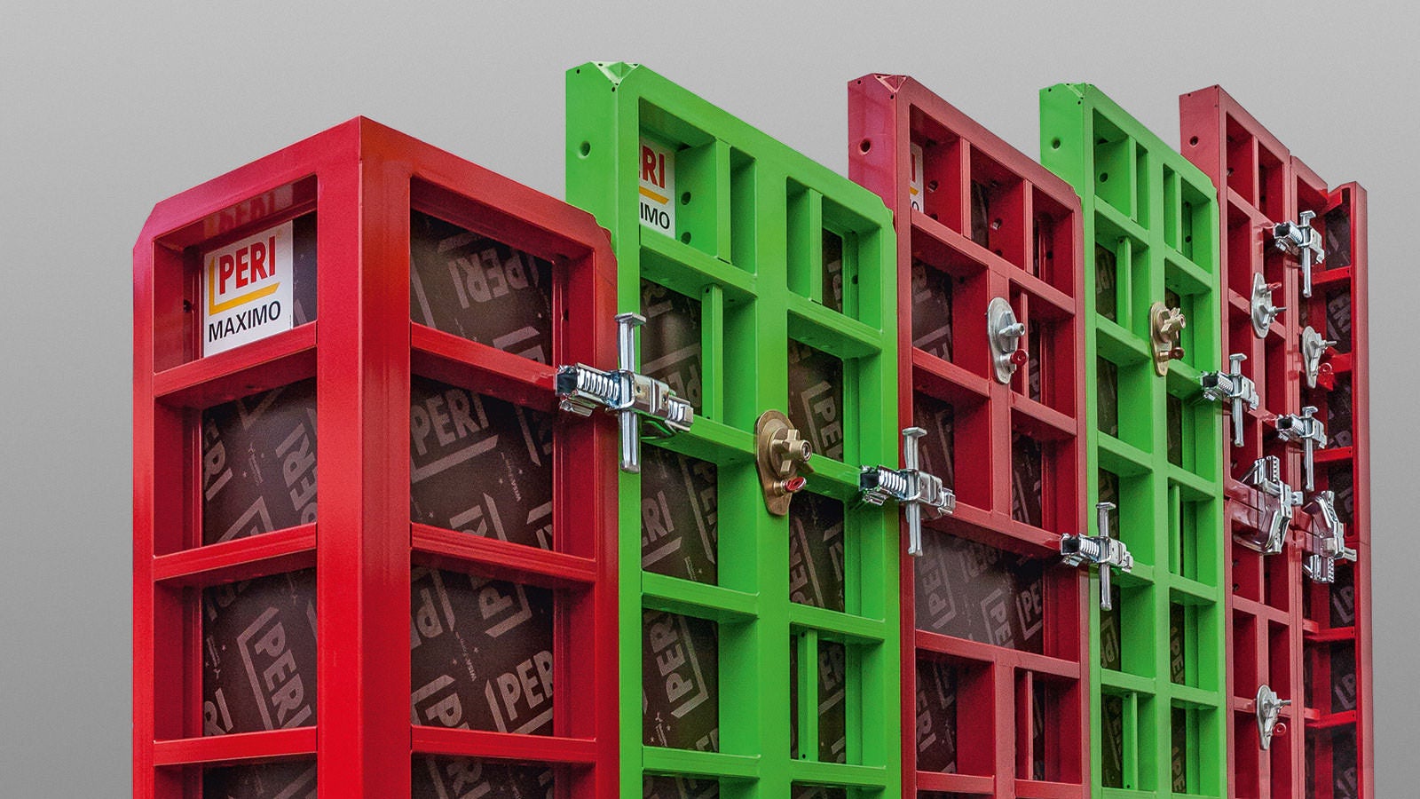 MAXIMO Elemente inklusive Innen- und Schachtecken gibt es auch in 3,00 m und 3,60 m Höhe. Auf Wunsch werden die PERI Produkte auch in individueller Kundenfarbe gefertigt und geliefert.