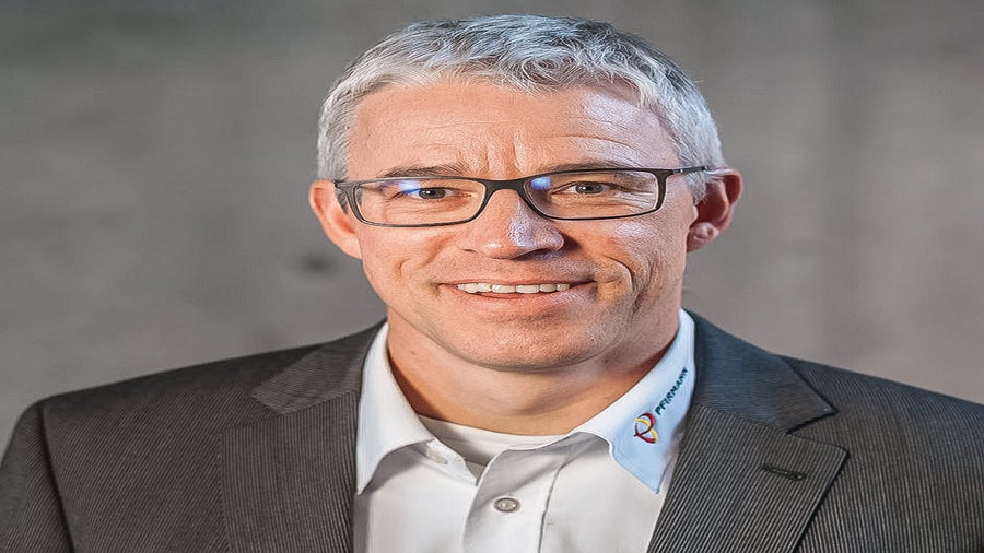 Die PERI MAXIMO verdient ihren Namen zu Recht: Maximales Ergebnis, wenn es auf Genauigkeit und ein gleichmäßiges, tolles Schalungsbild ankommt. So macht die Herstellung von Sichtbeton allen Mitarbeitern auf der Baustelle Spaß. Wir konnten bisher viele Planer von diesem Schalungssystem überzeugen.