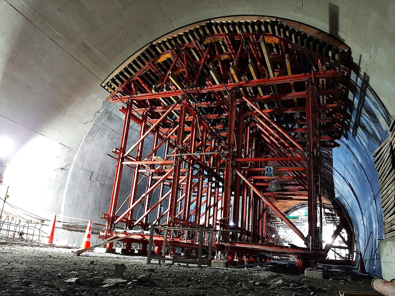 Encofrado para boveda de túnel VARIOKIT. 