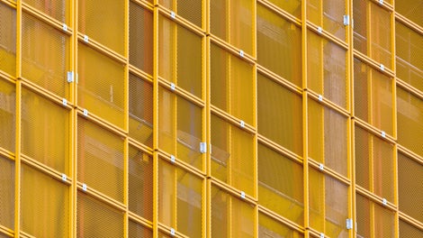 The mesh panels are telescopically arranged and can be easily adjusted to suit the respective ground plan.<br/>