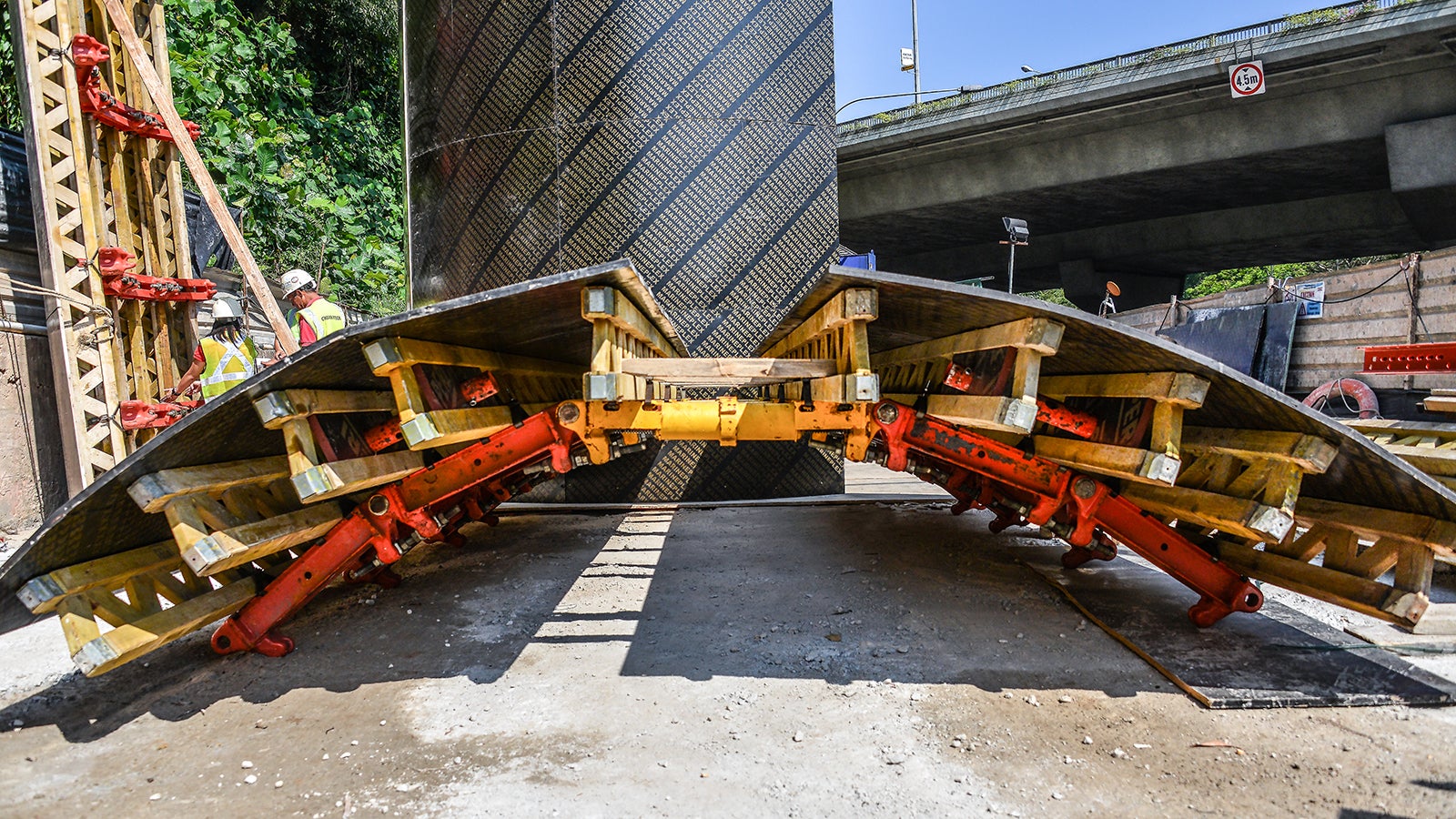 In combination with proven GT 24 girders and spindles, virtually all arched can be shuttered almost entirely with system components.