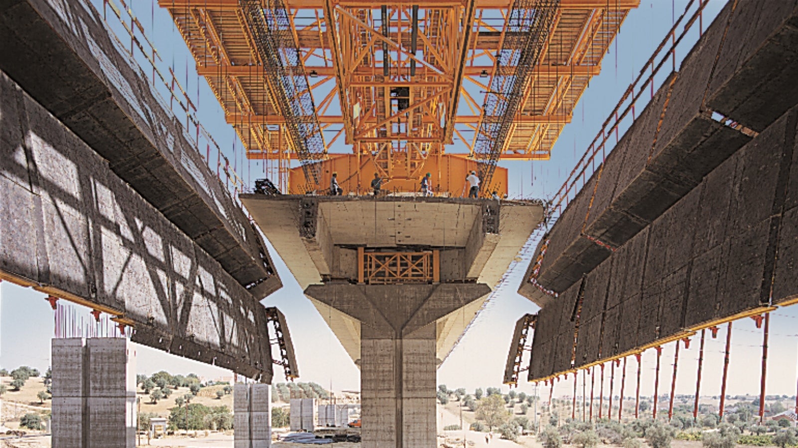 Após pouco tempo o sistema PERI permite fechar novamente 1.000 m² de cofragem