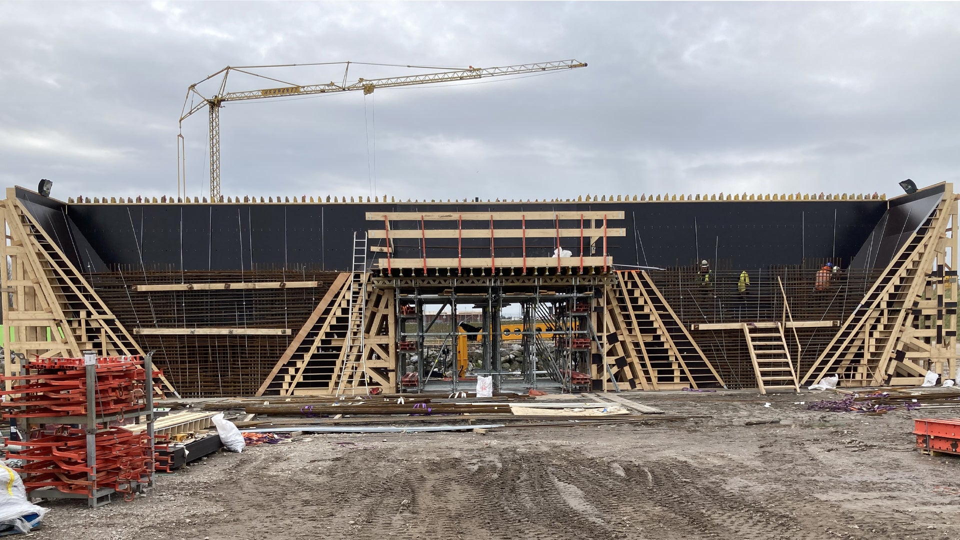 Voor de vormgevingtechnische uitdagingen van de pijlers, hebben de engineers van PERI een perfecte oplossing bedacht.