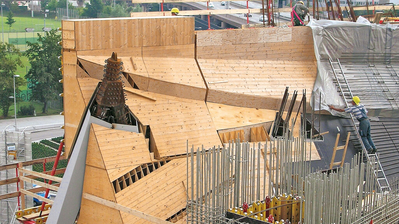 The 3D formwork units are built on VARIO basic elements. The individual components can be used for other applications after being dismantled.