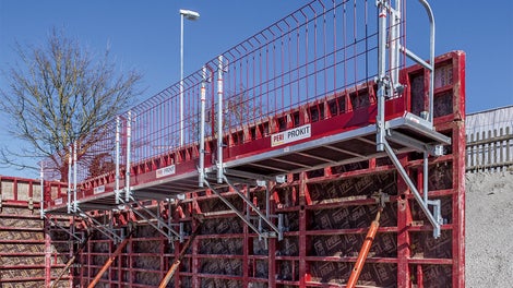 The MXK bracket system provides a high level of safety whilst requiring only a minimum of installation effort. The lightweight system components can be installed on the ground by hand.