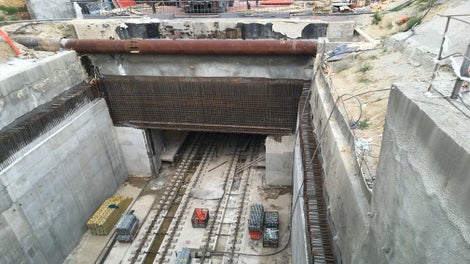 Изпълнени вертикални стени с височина 8.60 m