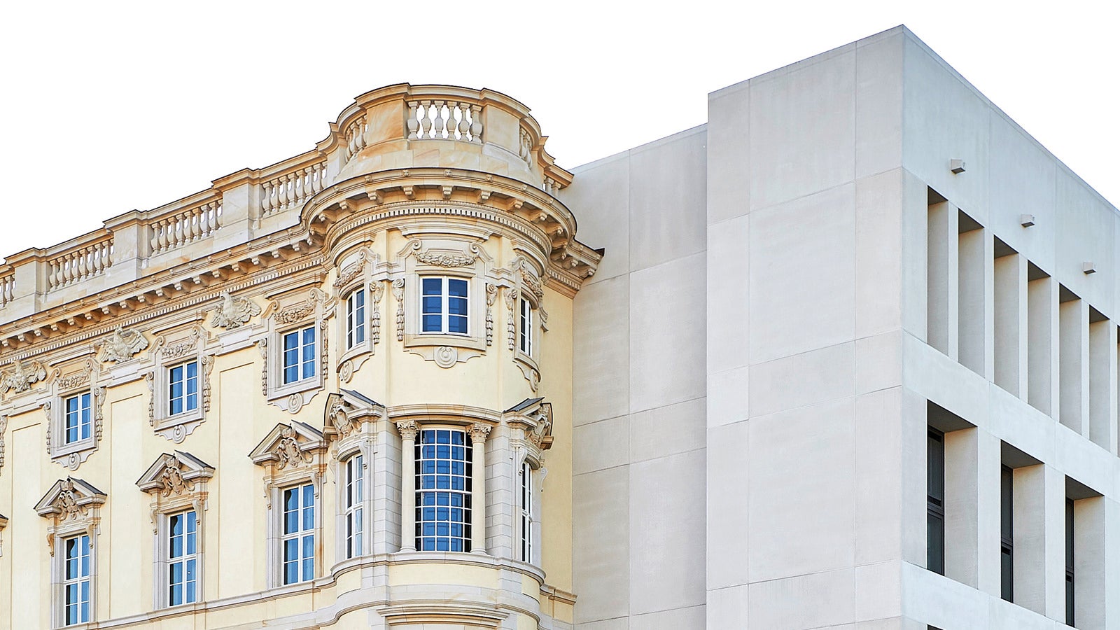 The Humboldt Forum thrives on the contrast between baroque and contemporary architecture, which is evident, for example, on the north and east facades. (Photo: SHF/Stephan Falk)<br/>