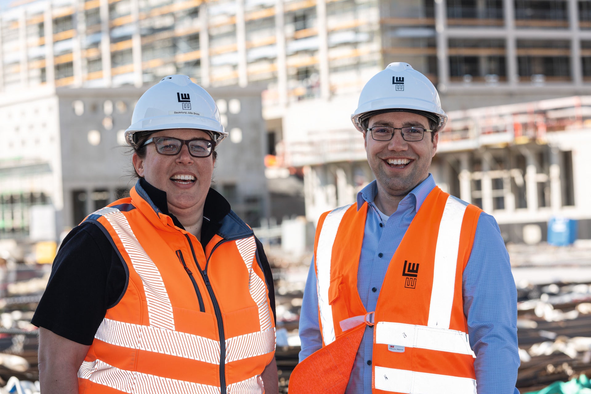 Julia Broß (Bauleiterin) und Mario Paasche (Arbeitsvorbereiter)