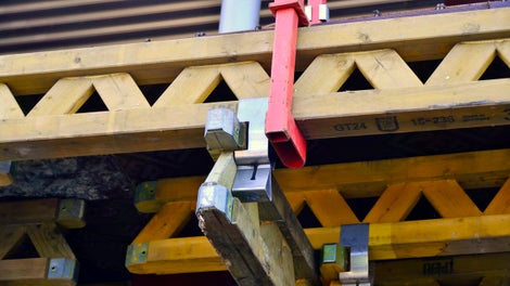 FLEXCLIP GT/GT sikrer trædragerne mod at vælte uden brug af skruer