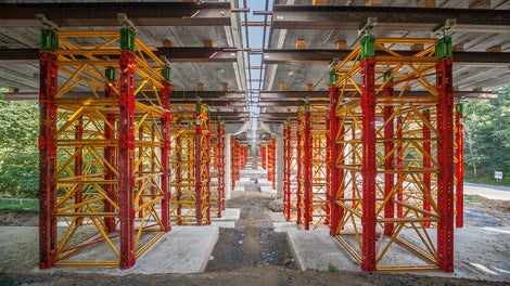 Nosné: Vysokopevnostní věže VST na základě konceptu systému VARIOKIT pro inženýrské stavby bezpečně přenesou až 700 kN na nohu.