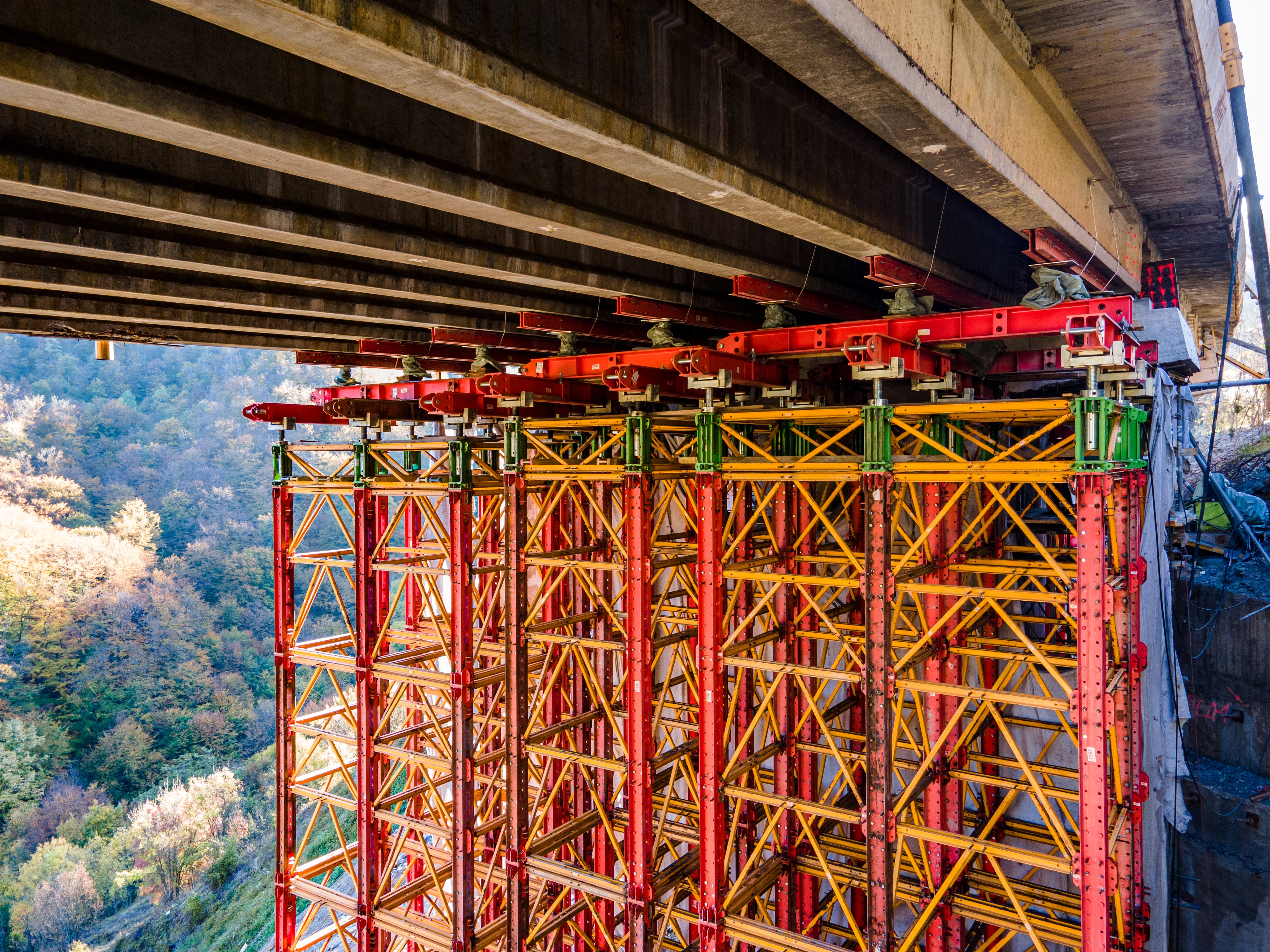 Реконструкция на съществуващото съоръжение на км 34+220 от магистрала Хемус 