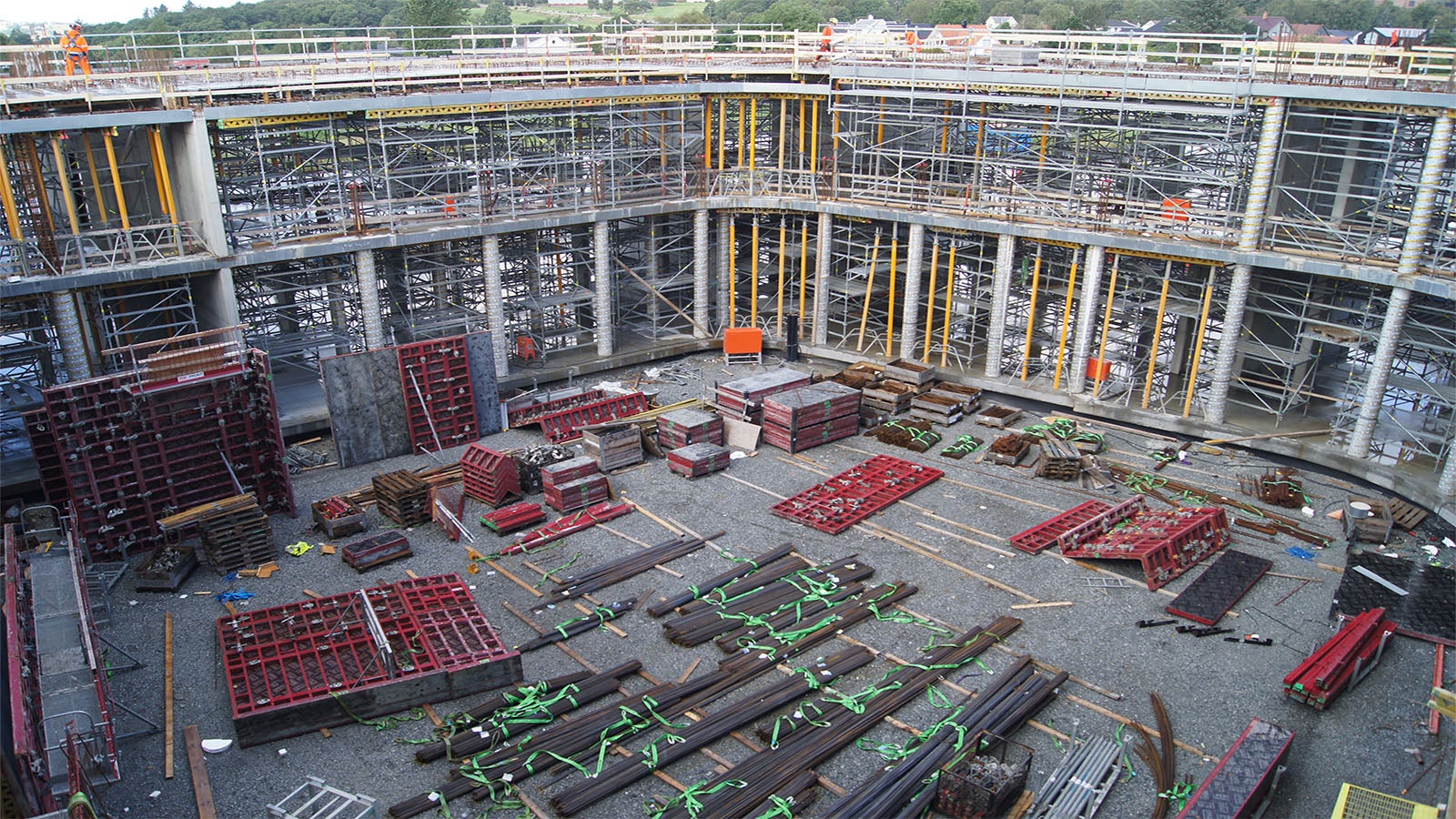 Her ser man PERI utstyr som MAXIMO, PERI UP Reis og Multiprop Støtte. Det er PERI UP i kombinasjon med Multiprop