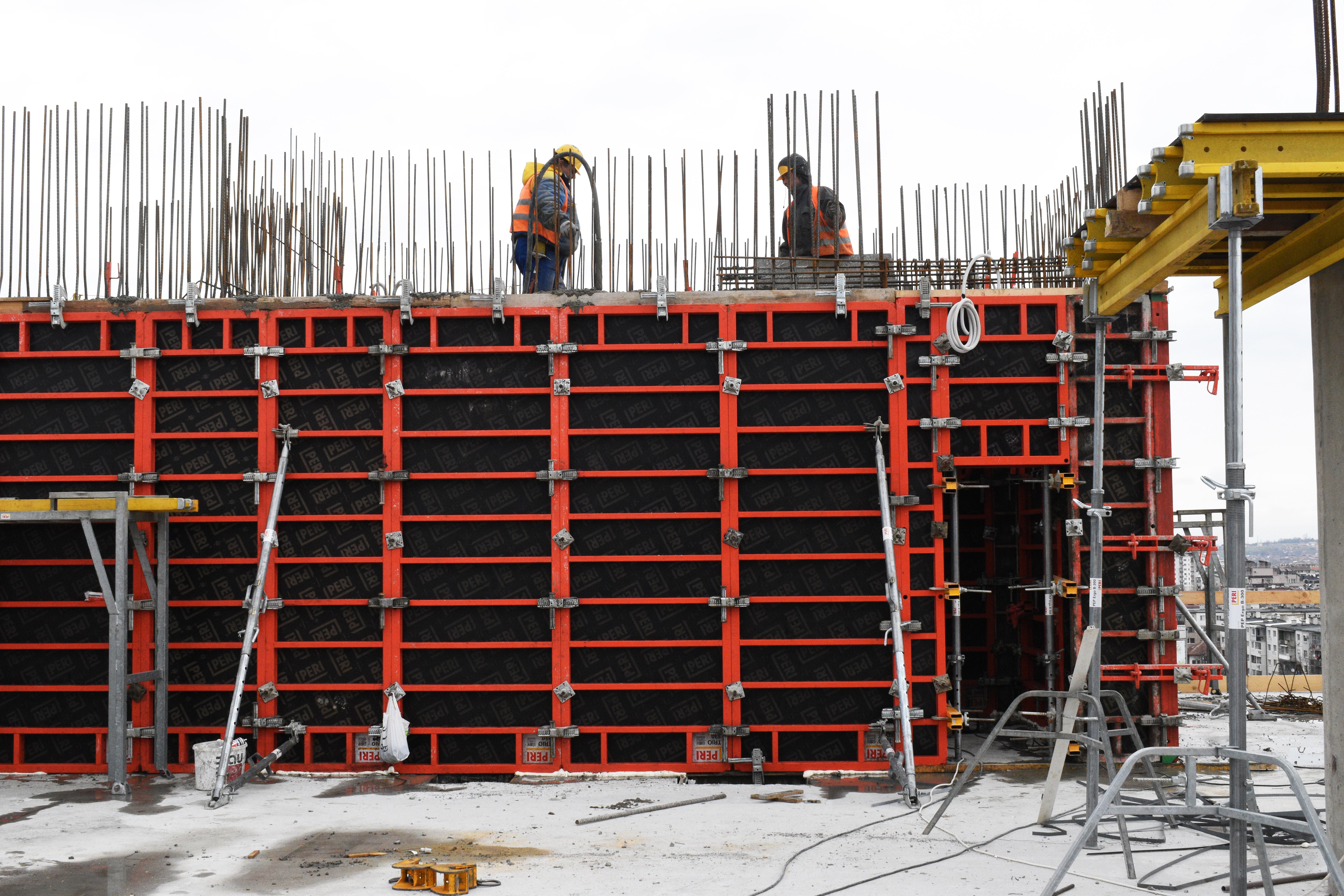 Бърз и лесен монтаж само с един елемент, който съединява, изравнява и уплътнява