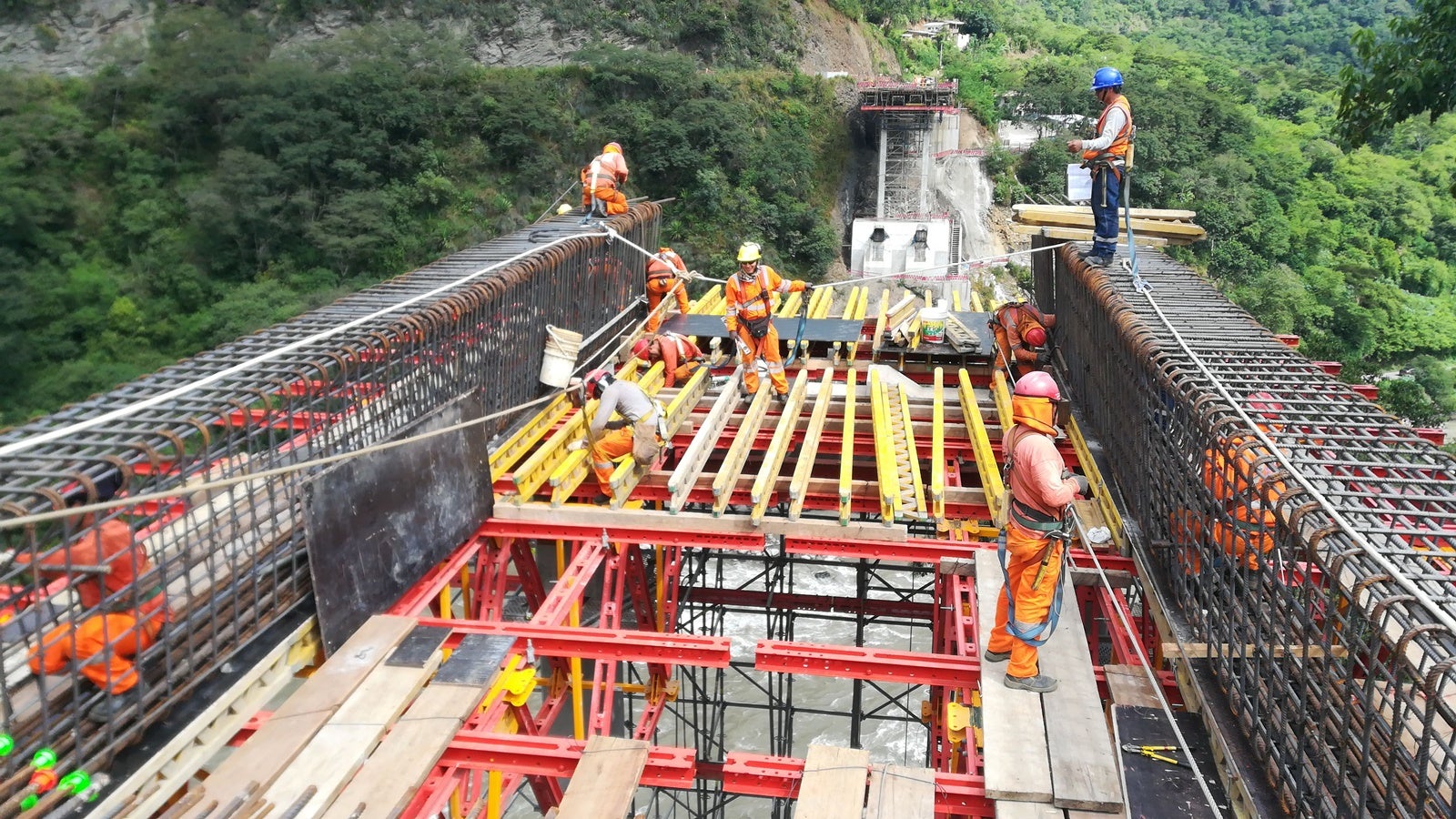 Construcción utilizando el sistema Alphakit y vigas GT 24