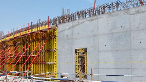 PERI also planned and supplied the most appropriate solution for the varied, curved walls of the structure: the VARIO GT&nbsp;24 Girder Wall Formwork can be perfectly adapted to accommodate the high architectural requirements.