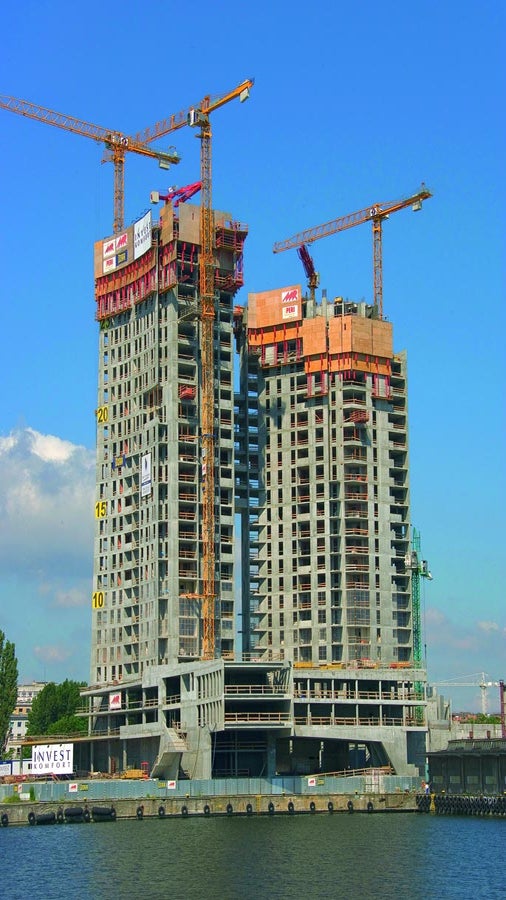 Osłony RCS zamykały szczelnie trzy najwyższe kondygnacje.