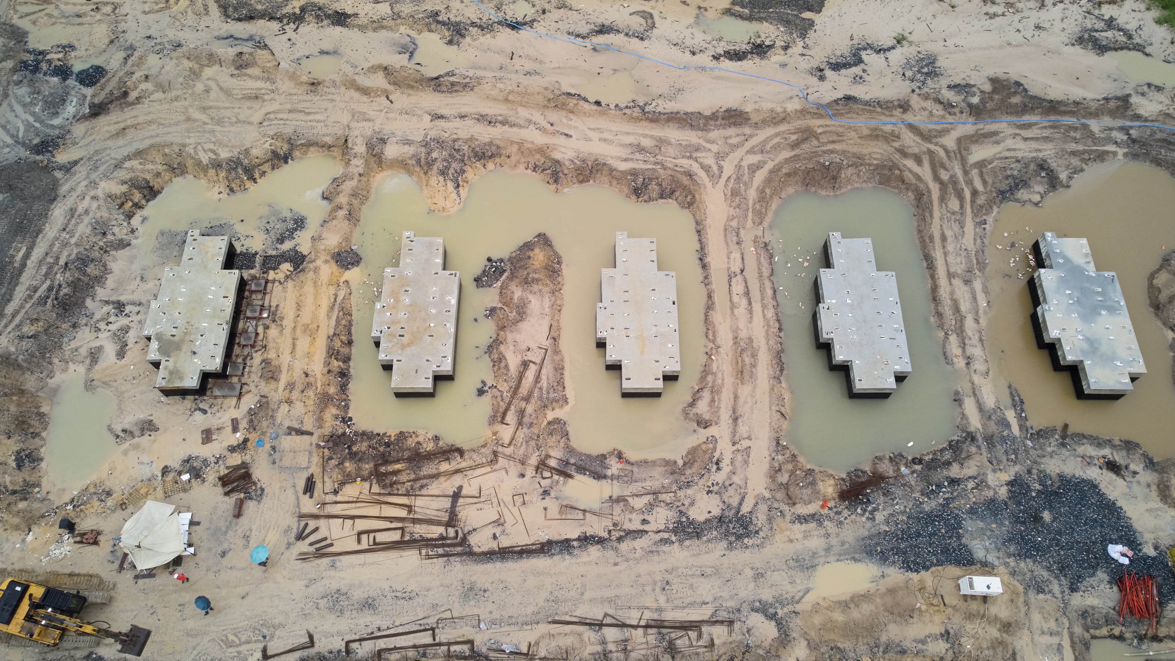 Construction of foundation blocks to carry gas compressor machinery. 180 cubic meter foundations with dimension 13m x 5m x 2.8m. The number of foundation blocks to be constructed is 10.