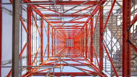 Die beiden Baukastensysteme VARIOKIT und PERI UP lassen sich nahezu unbegrenzt kombinieren.