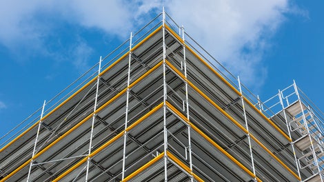 Für die Münchner Wohnanlage Prinz-Eugen-Karree wurde PERI UP Easy als Arbeits- und Schutzgerüst mit Systembreite SW 09 ausgeführt.