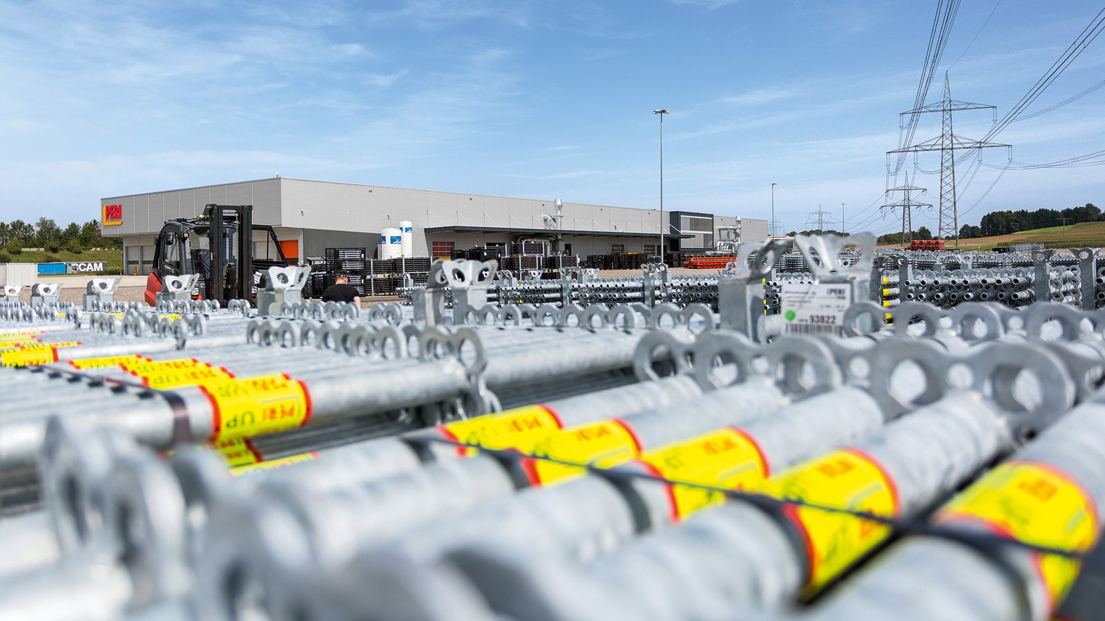 Located in the Bavarian town of Günzburg, directly on the A8 motorway, PERI operates one of the most modern scaffolding manufacturing facilities in the world. The production was officially opened on 22 September 2017, and the second expansion phase is scheduled to start at the end of the year.