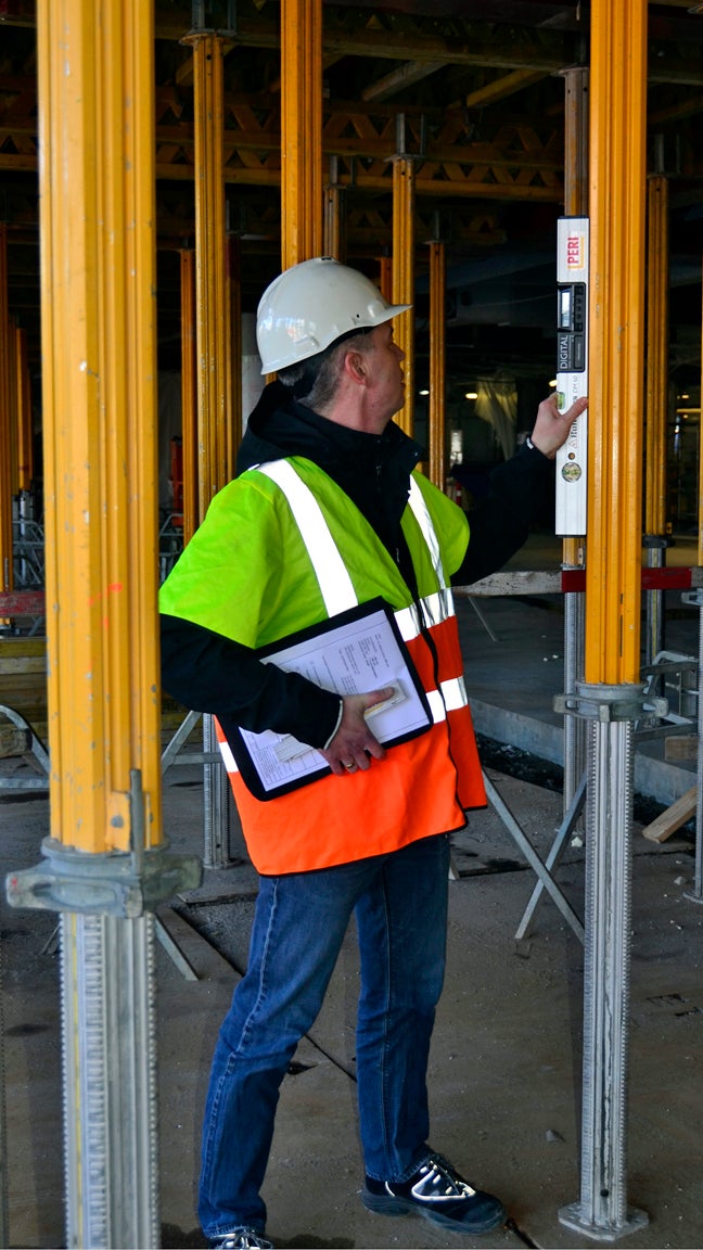 Den midlertidige konstruktion til hvert støbeafsnit kontrolleres af PERI inden støbning