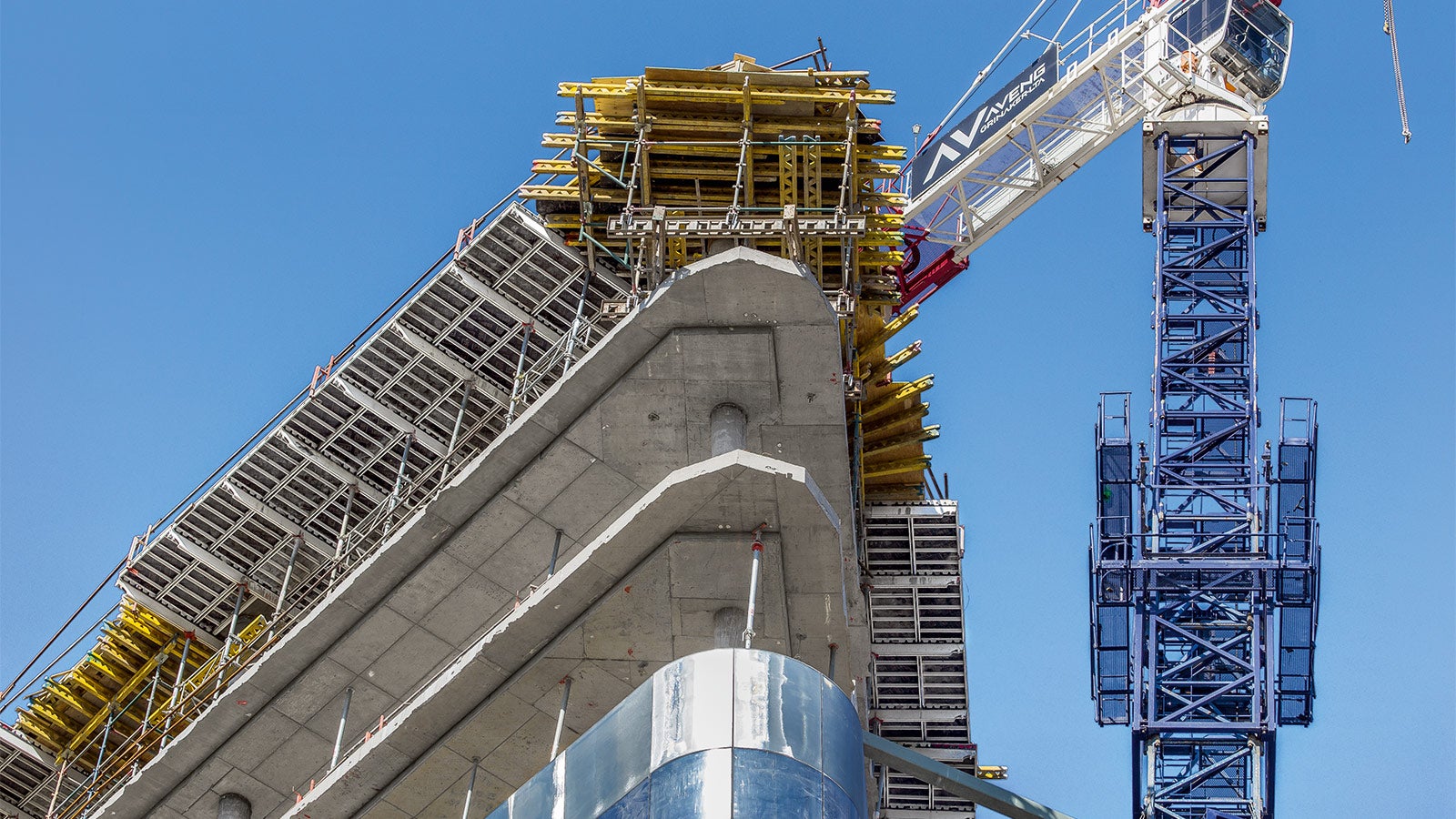 派利为建筑物的边角区域提供了定制的台模方案，作为外伸SKYDECK边缘区域模板的补充。
