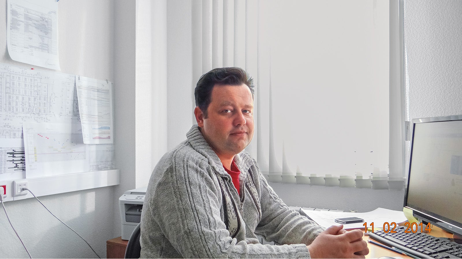 Рентабельная подъемно-переставная конструкция: полномасштабная рабочая площадка и односторонняя стеновая опалубка позволили нам сократить расходные материалы и организовать быстрый и непрерывный рабочий процесс.