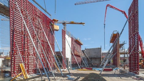 Die 144 m² großen MAXIMO Umsetzeinheiten der Regelabschnitte wurden mithilfe einer Traverse mit jeweils nur einem Kranhub platziert.