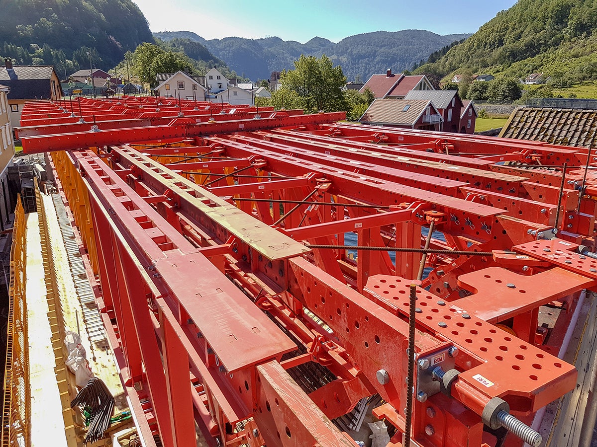 VRB fagverk med opphengsdetaljer oppå