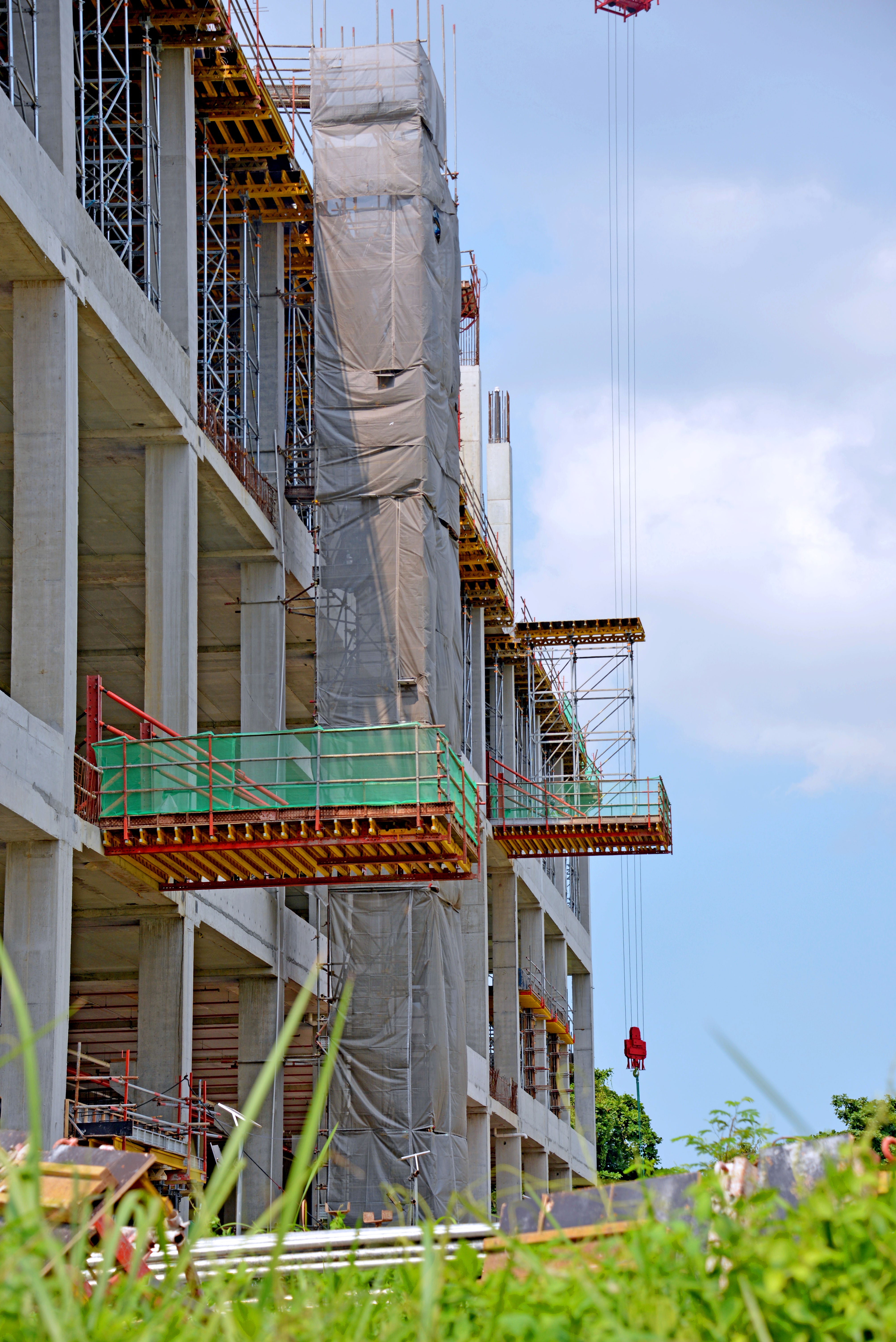 Loading platforms for lifting PERI UP MD (PS 100) tableforms to the next level