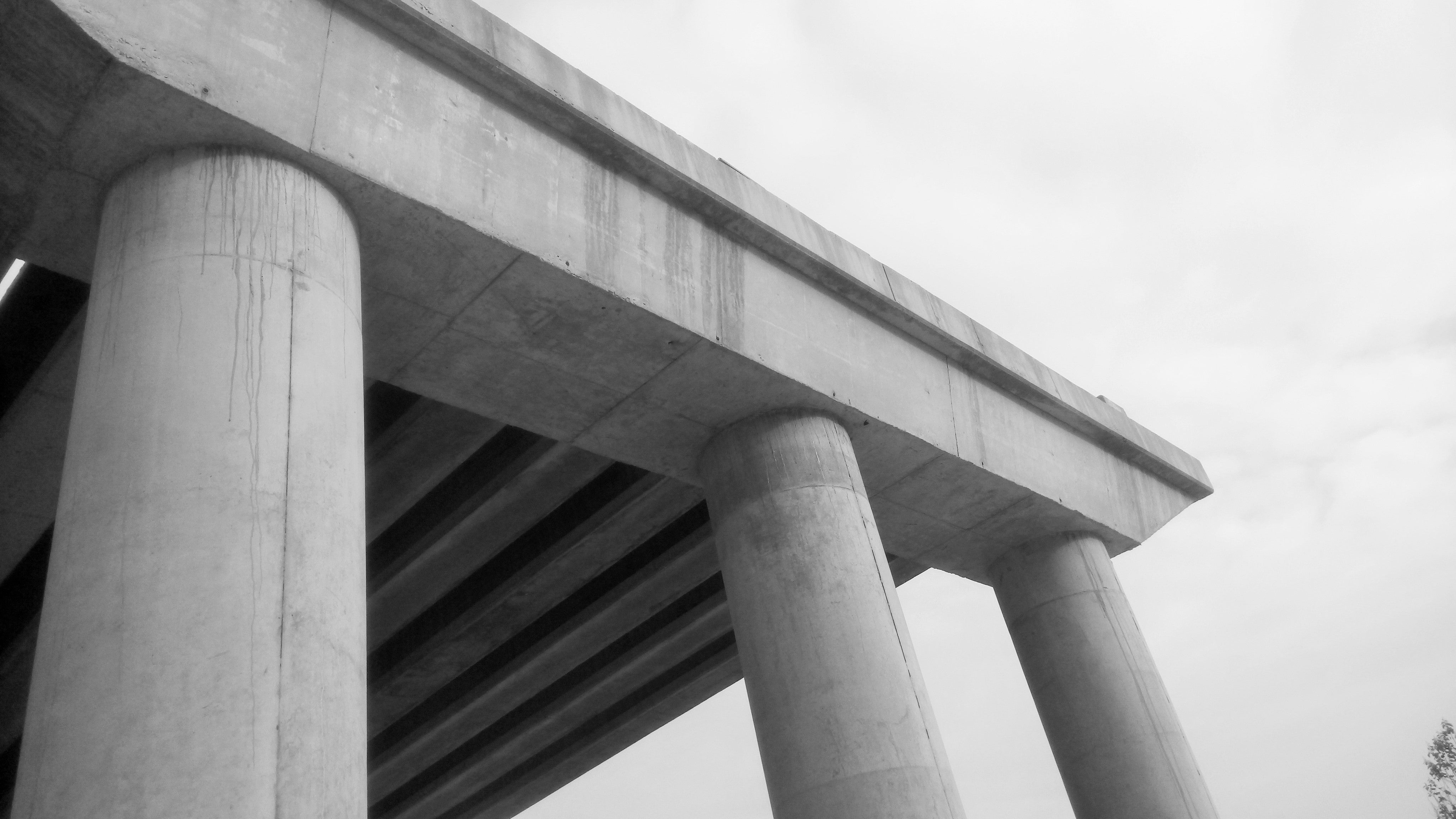 Декофриран ригел и кръгли колони