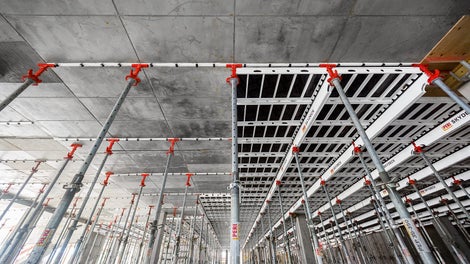 Die besondere Fallkopf-Konstruktion der SKYDECK erlaubte frühes Ausschalen und verringerte somit die Vorhaltemenge.