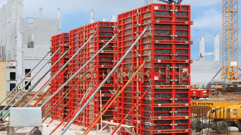 The up to 2 m thick wall sections and columns could be economically constructed with the TRIO panel formwork.
