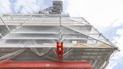 Die PERI Gerüstlösung zur Einrüstung der komplexen Fachwerkkonstruktion basierte auf PERI UP und VARIOKIT – zwei modularen, miteinander kombinierbaren Systemen.