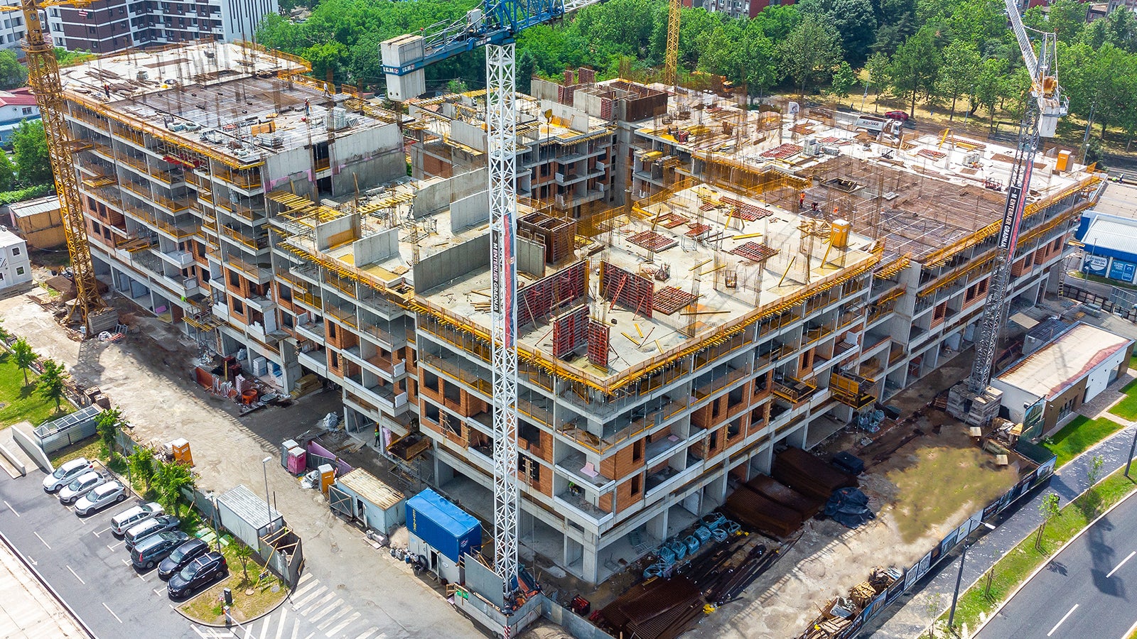 Izuzetno brzo izgrađen objekat, uprkos jakoj dinamici, zahvaljujući odličnoj iskorišćenosti i pravovremenoj isporuci opreme.