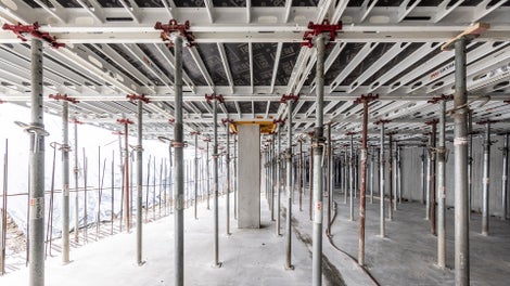 Sinnvoll ergänzt wurde das Schalungssystem SKYMAX durch die PEP Alpha-2 Deckenstützen, die schwerpunktmäßig im Wohnbau sowie im leichteren Gewerbebau eingesetzt wird.