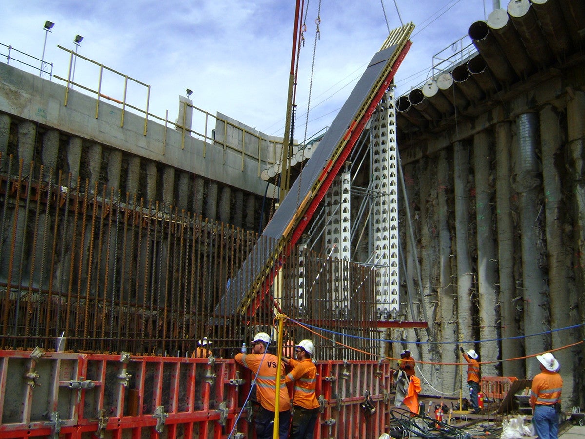 Cutting toe stop-end is placed 10m high x ~60° 