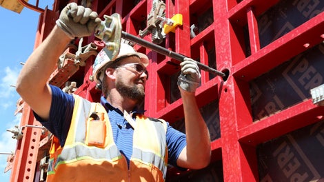 MAXIMO ties are installed from one side only - there is no need for a second person on the other side of the formwork. This is especially useful in cores.