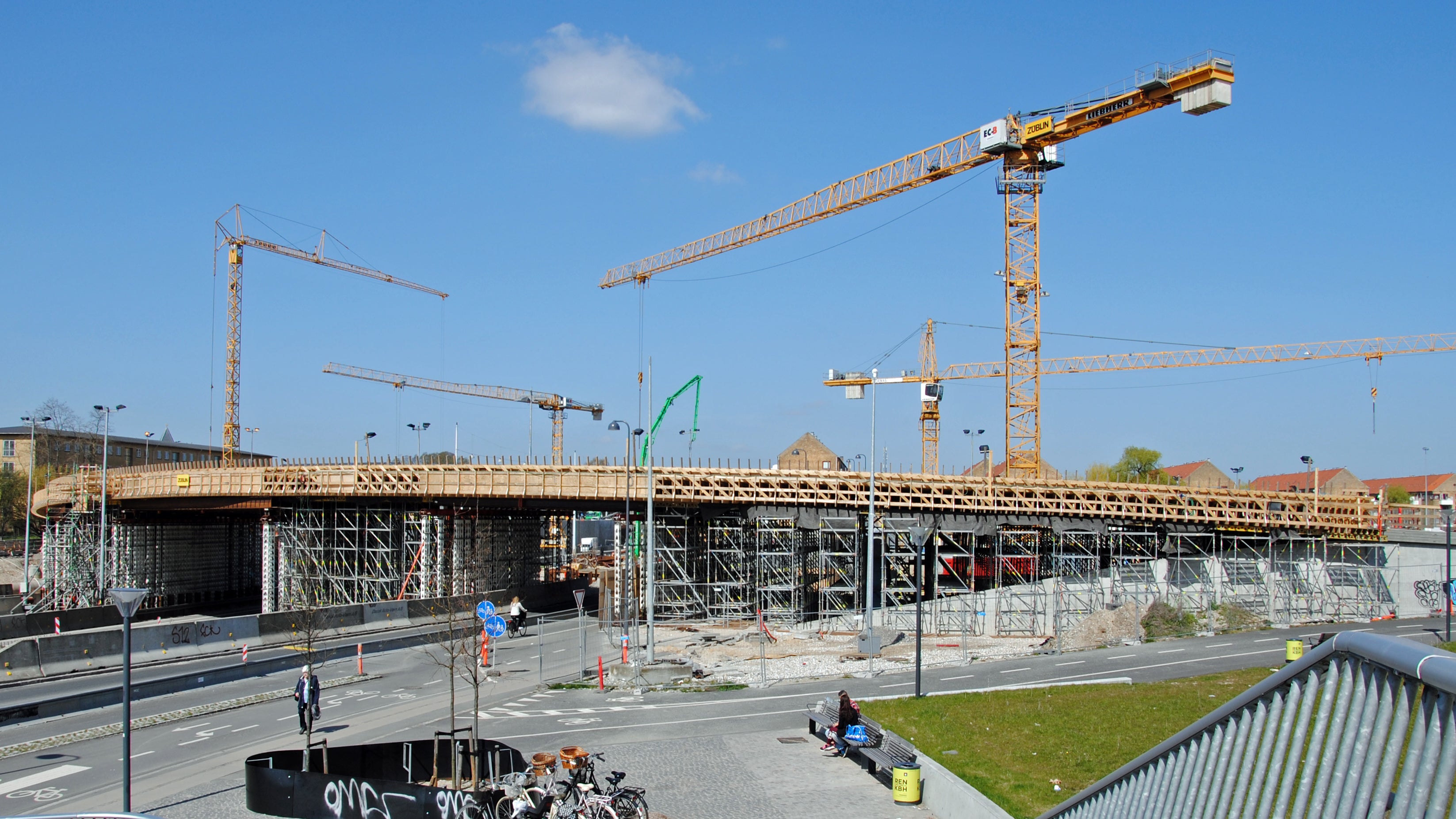 Understøtning færdigmonteret med PERI UP og HD200