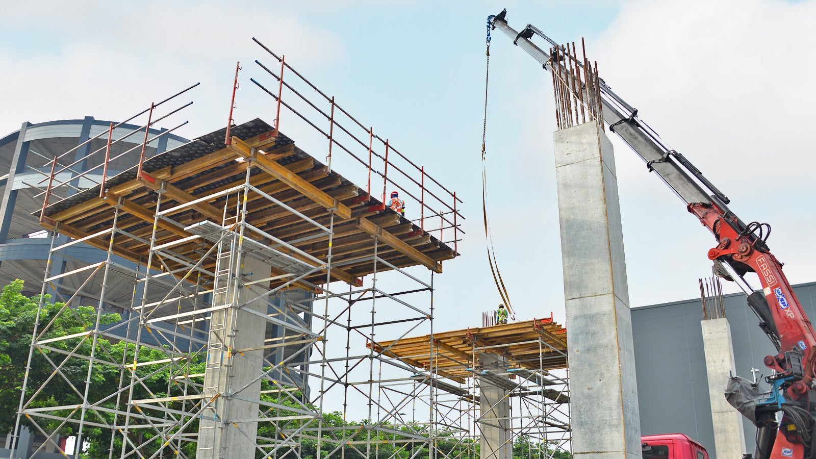 Installation of MULTIFLEX + PERI UP Flex Shoring support for 1st storey second stage column casting