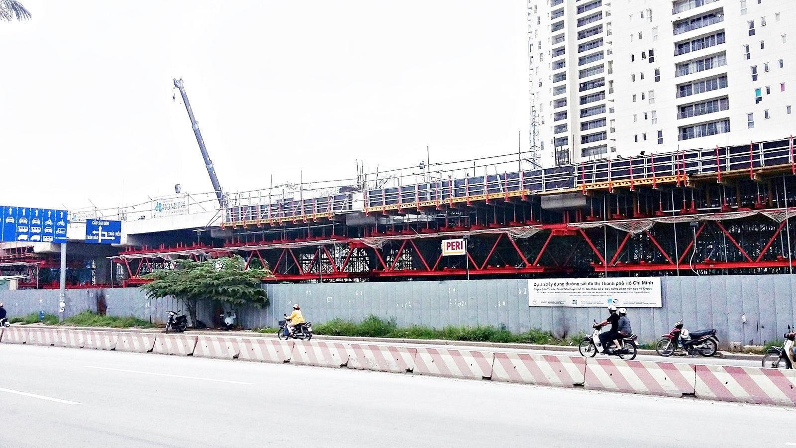 The 1st metro in HCMC-Line No.1 starts at the Ben Thanh Market and ends at Suoi Tien Park. 