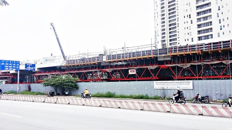 The 1st metro in HCMC-Line No.1 starts at the Ben Thanh Market and ends at Suoi Tien Park. 