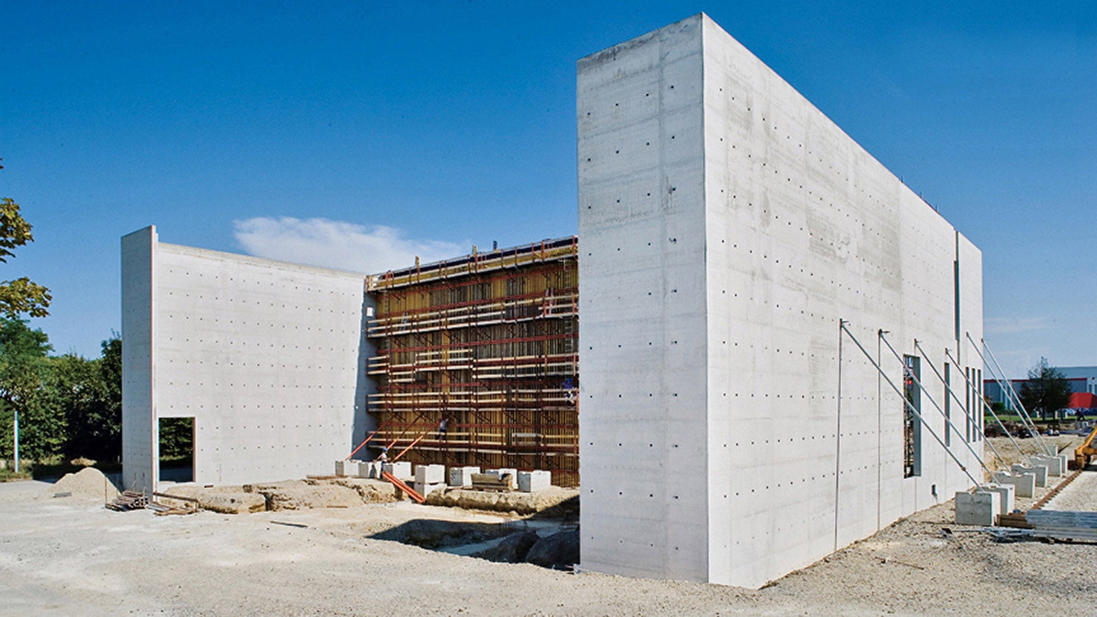 With the flexible VARIO GT 24 wall formwork system, the requirements regarding the formlining joint arrangement as well as the requested execution and positioning of the tie points could easily be fulfilled.