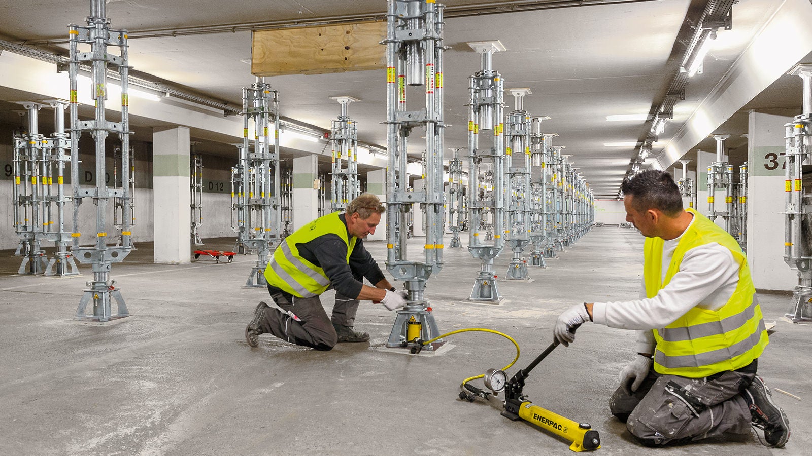 Montage und Demontage sowie das hydraulische Vorspannen und Absenken der Absenkspindel HD unter Last sind denkbar einfach.